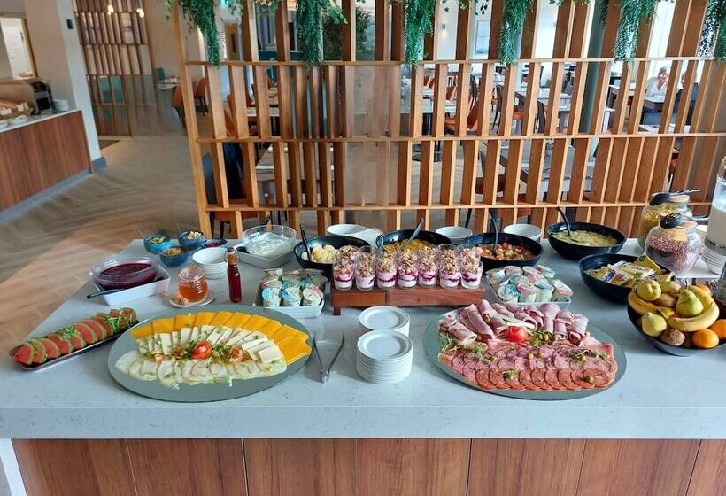 هتل Waterford Marina