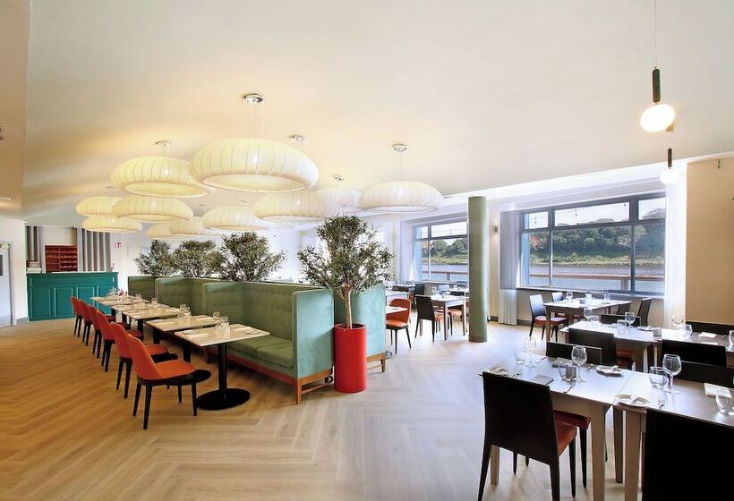 هتل Waterford Marina