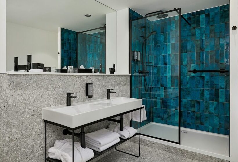 هتل Waterford Marina