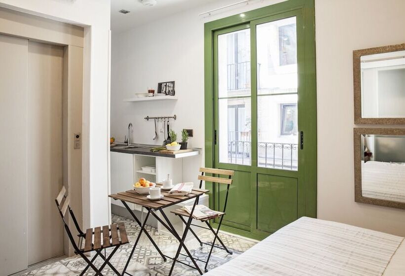 Ainb Born Dames Apartments