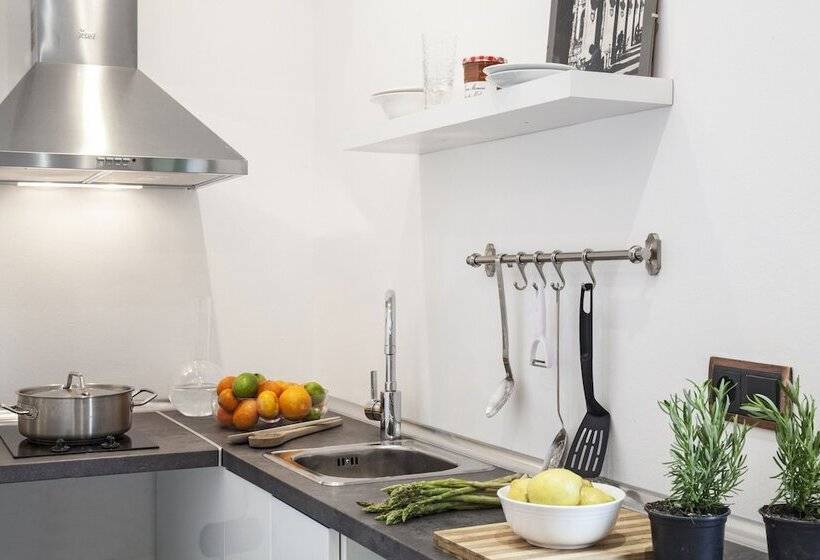 Ainb Born Dames Apartments