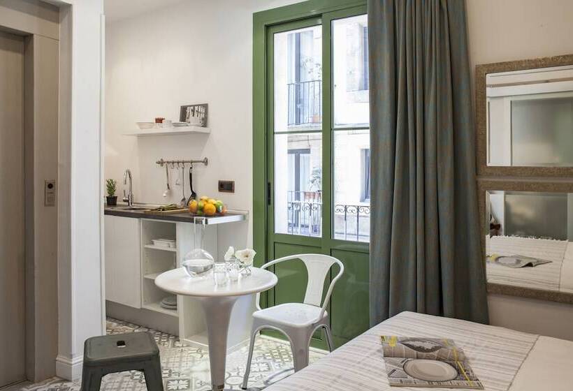 Ainb Born Dames Apartments