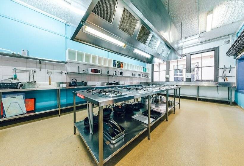 فندق صغير Maze Backpackers   Sydney