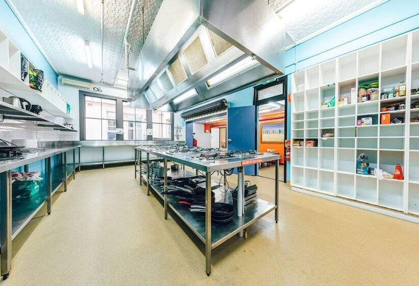 فندق صغير Maze Backpackers   Sydney