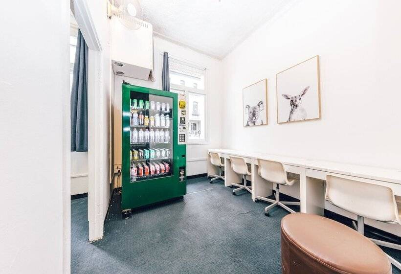 فندق صغير Maze Backpackers   Sydney
