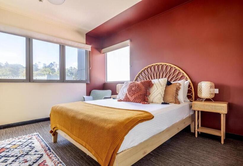 هاستل Selina Brisbane