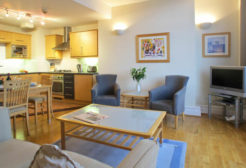 Bridgestreet Market View