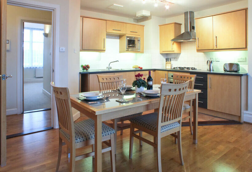 Bridgestreet Market View