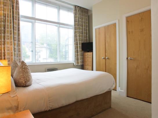 Bridgestreet Market View