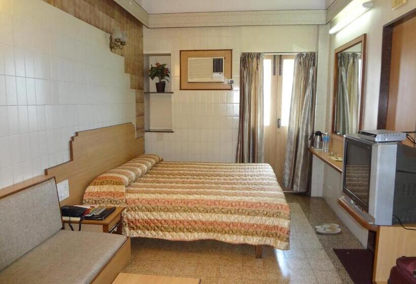 Chateau Windsor Hotel   Marine Drive