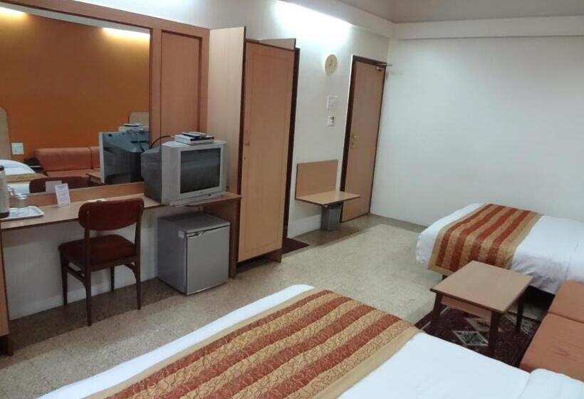 Chateau Windsor Hotel   Marine Drive