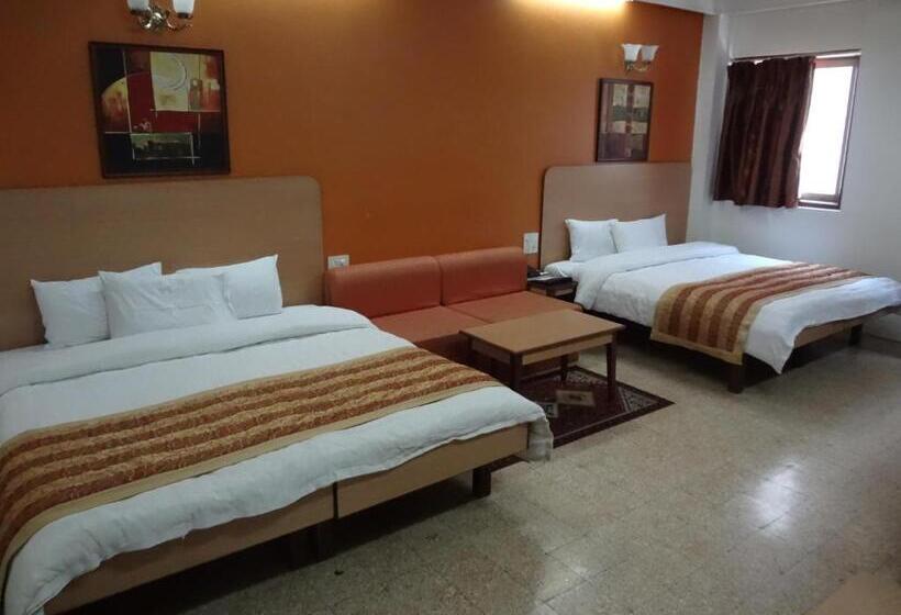 Chateau Windsor Hotel   Marine Drive