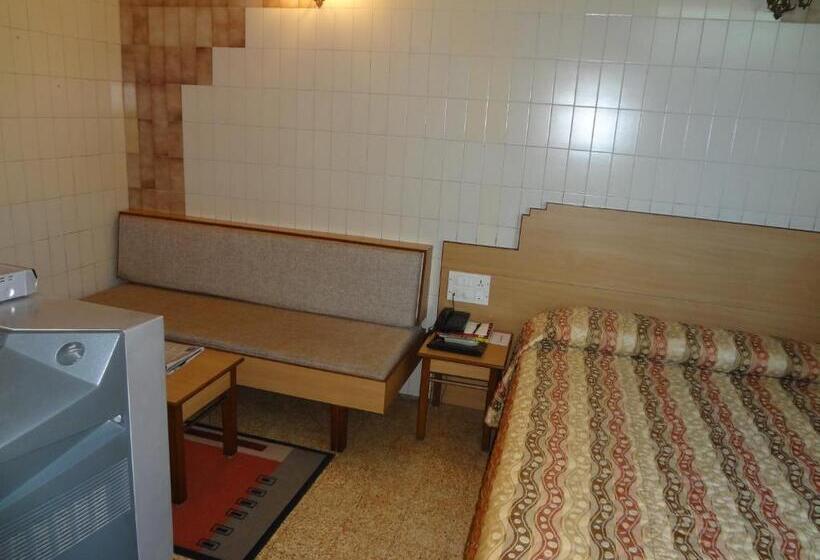 Chateau Windsor Hotel   Marine Drive