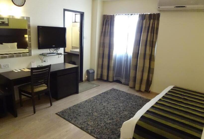 Chateau Windsor Hotel   Marine Drive