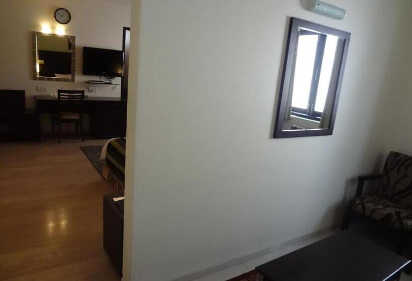 Chateau Windsor Hotel   Marine Drive