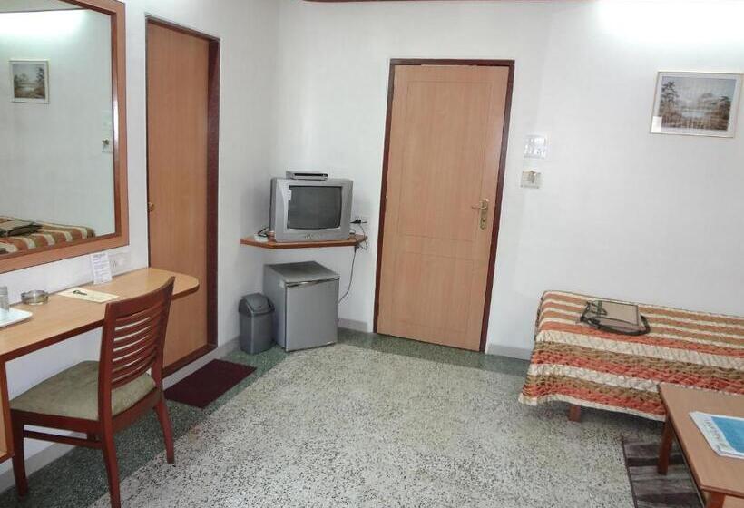 Chateau Windsor Hotel   Marine Drive