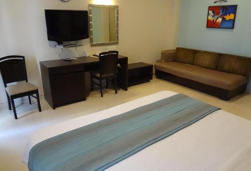 Chateau Windsor Hotel   Marine Drive