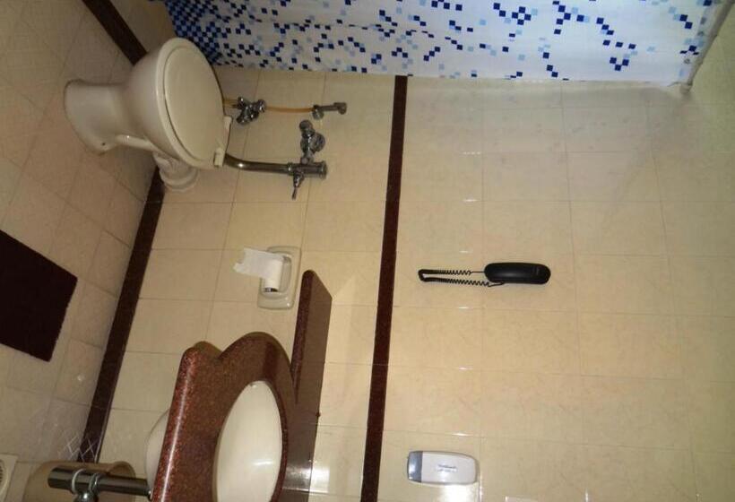 Chateau Windsor Hotel   Marine Drive