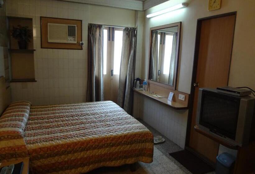 Chateau Windsor Hotel   Marine Drive