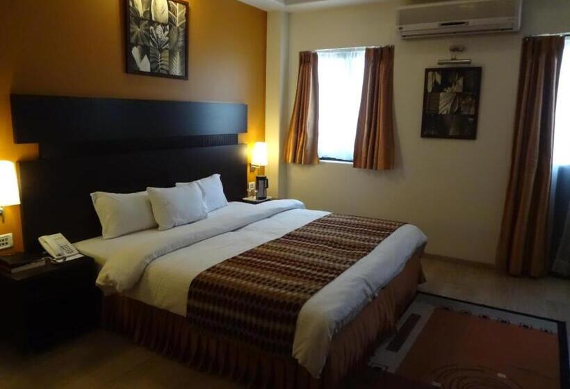 Chateau Windsor Hotel   Marine Drive