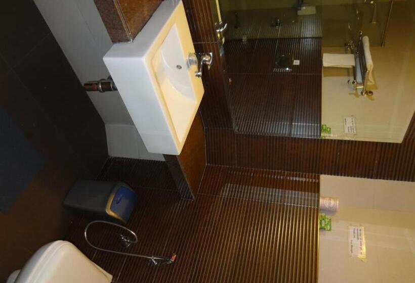 Chateau Windsor Hotel   Marine Drive