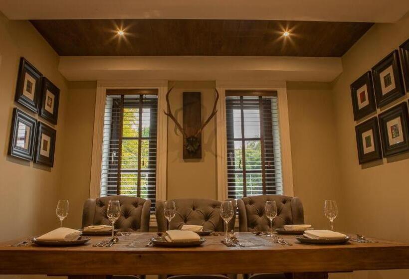 Crowwood Hotel And Alba Restaurant