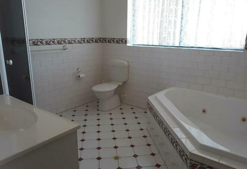 هتل Acacia Apartments