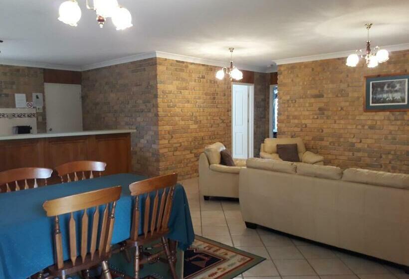 هتل Acacia Apartments