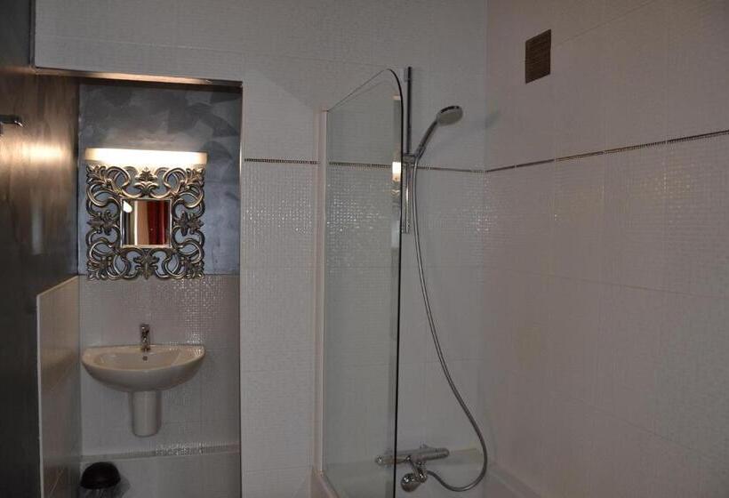 Отель Ajoncs D Or