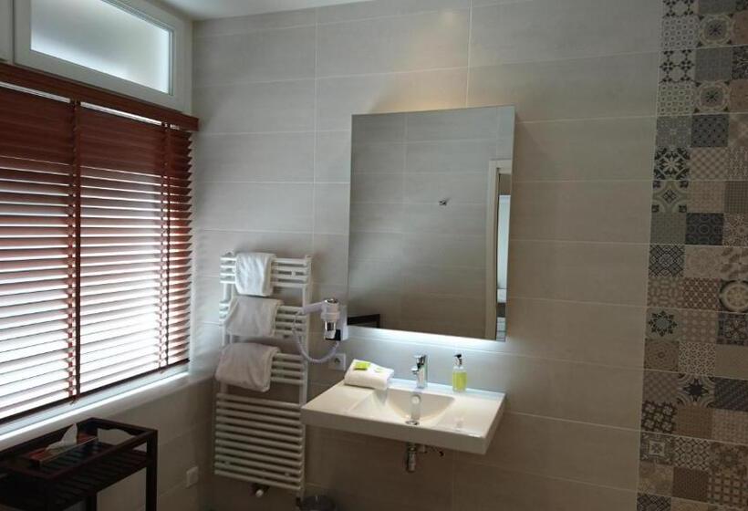 Отель Ajoncs D Or