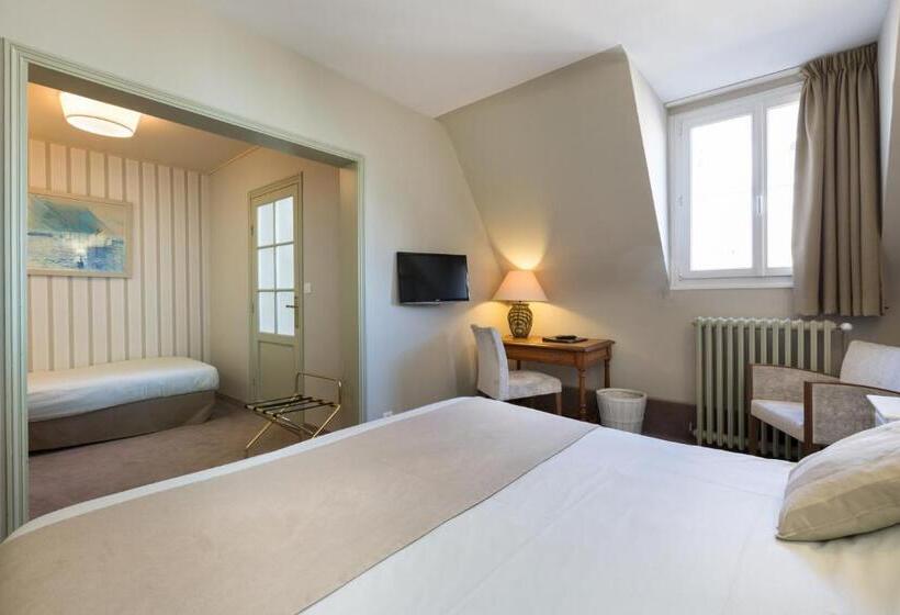 Отель Ajoncs D Or