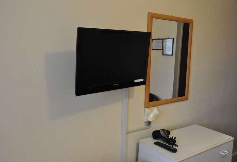 Отель Albro House