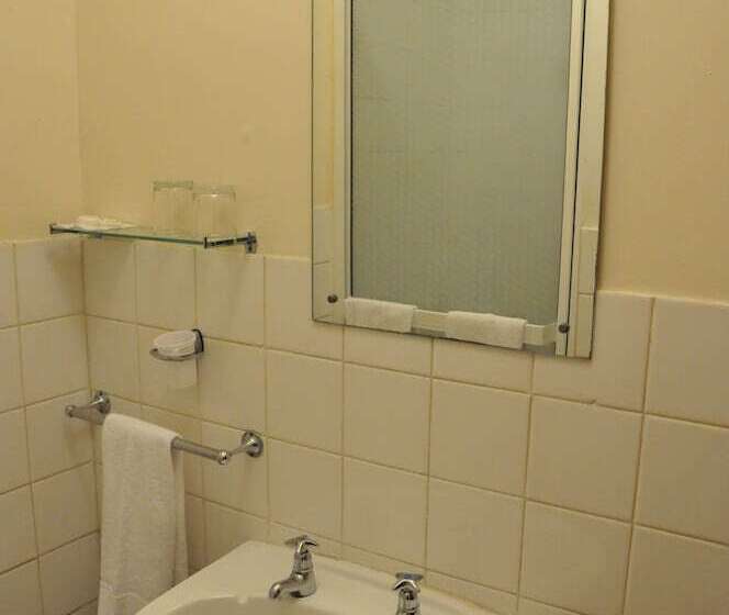 Отель Albro House