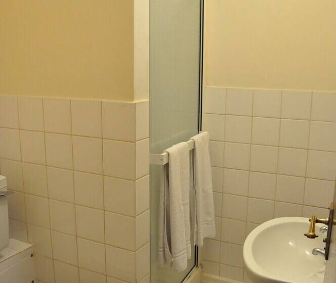 Отель Albro House