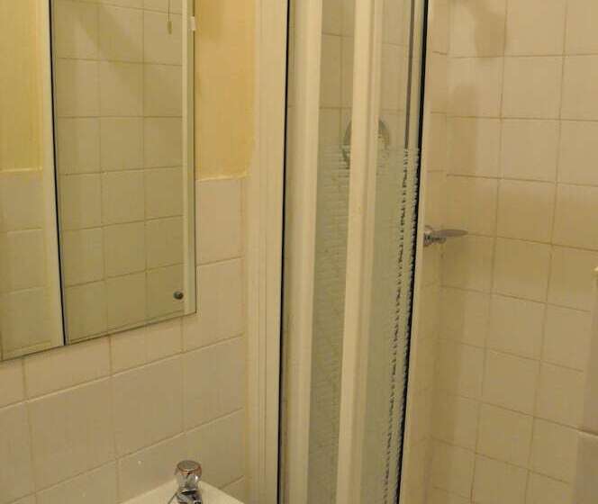 Отель Albro House