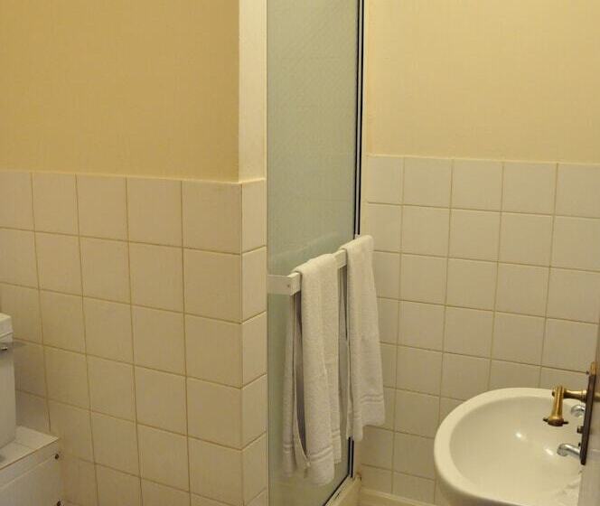 Отель Albro House