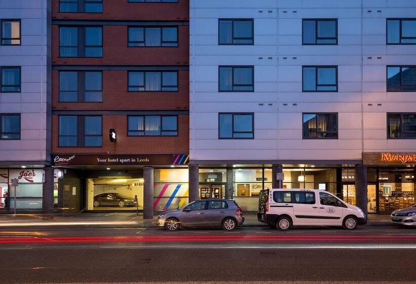 בית מלון כפרי Roomzzz Leeds City West