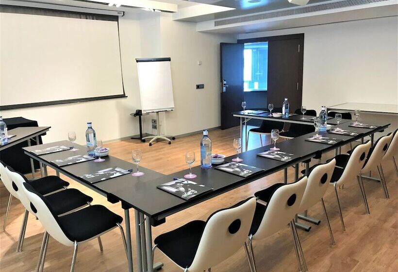 ホテル Indigo Barcelona Plaza Espana, An Ihg