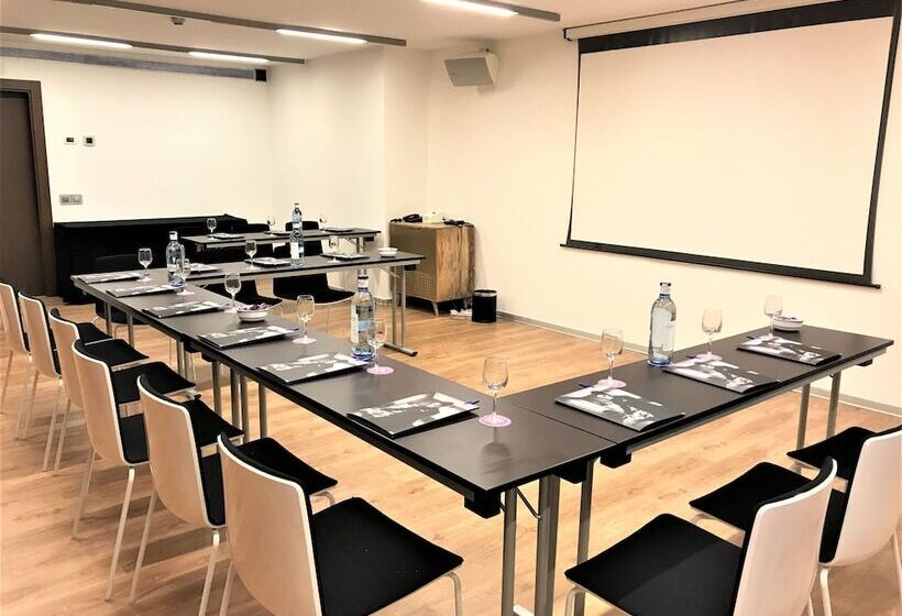 هتل Indigo Barcelona Plaza Espana, An Ihg