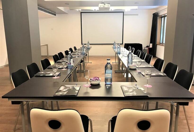 هتل Indigo Barcelona Plaza Espana, An Ihg