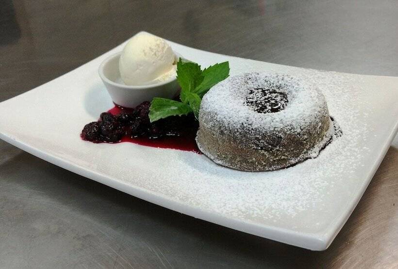 فندق Bluestone Motor Inn