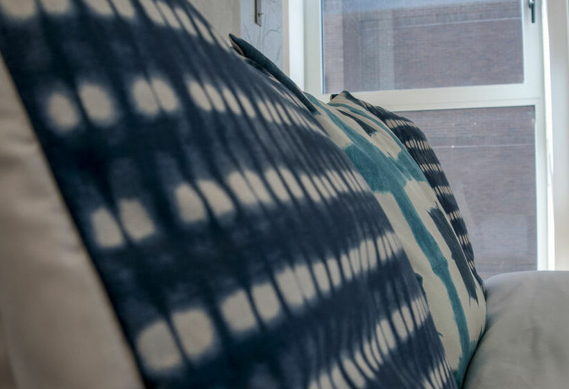 Отель Native Tower Hill