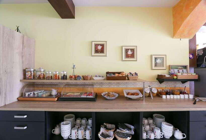 Brit Hotel Bleu Nuit