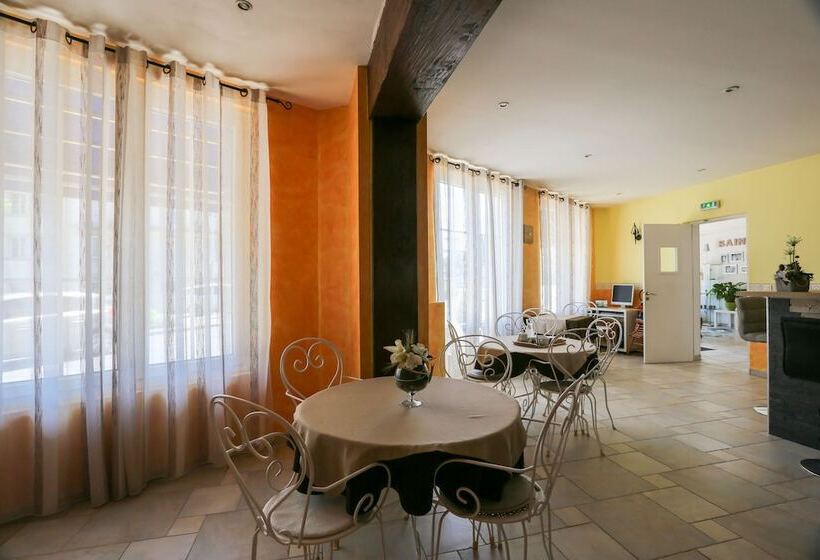 Brit Hotel Bleu Nuit