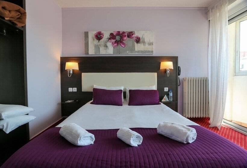 Brit Hotel Bleu Nuit