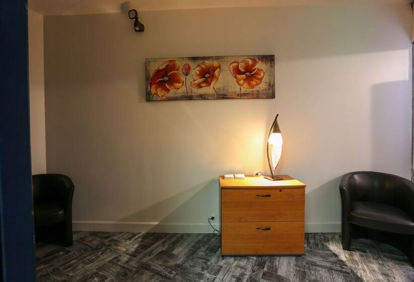 Brit Hotel Bleu Nuit