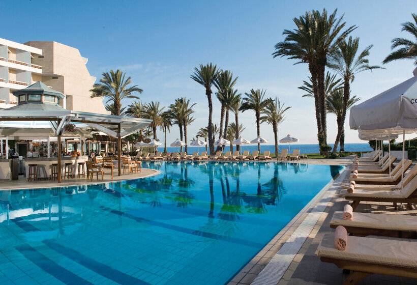 Отель Constantinou Bros Pioneer Beach