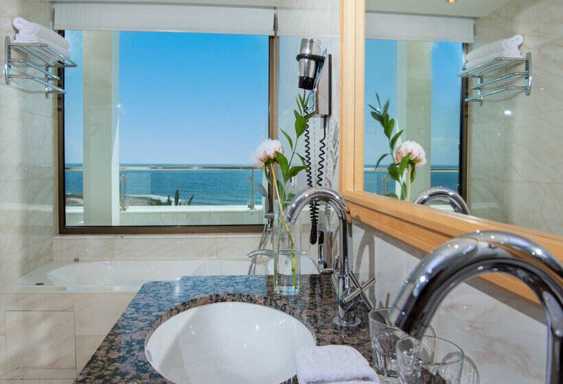 Отель Constantinou Bros Pioneer Beach