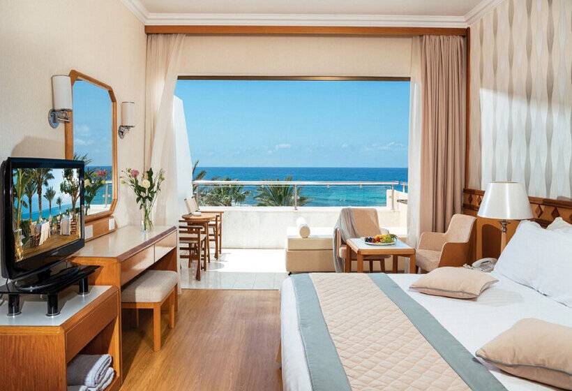 Отель Constantinou Bros Pioneer Beach