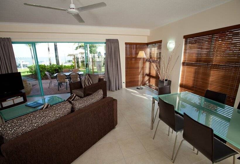 酒店 Coral Sands Beachfront Resort